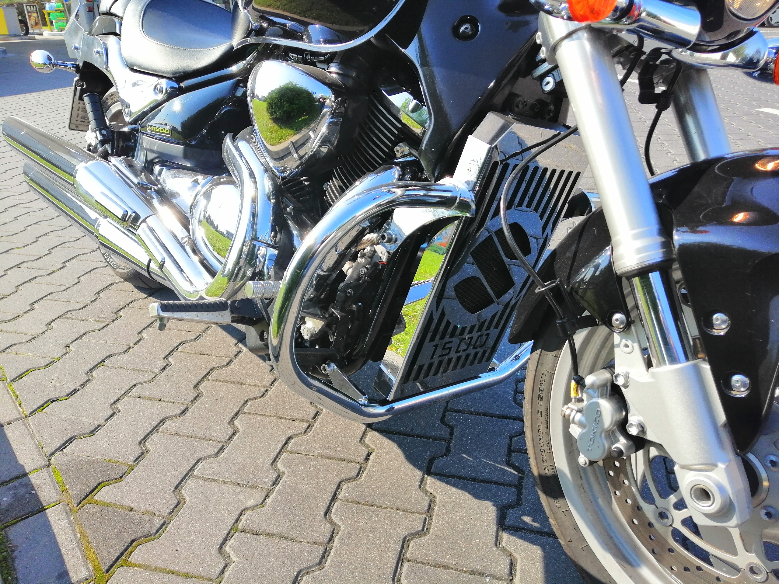 Osłona Chłodnicy Suzuki Intruder M1500/C1500 – Roadstyler – Akcesoria Motocyklowe