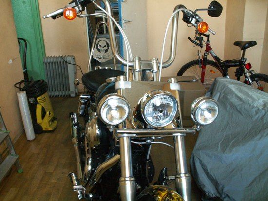 Osłona za reflektorem Harley Wide Glide 2010-